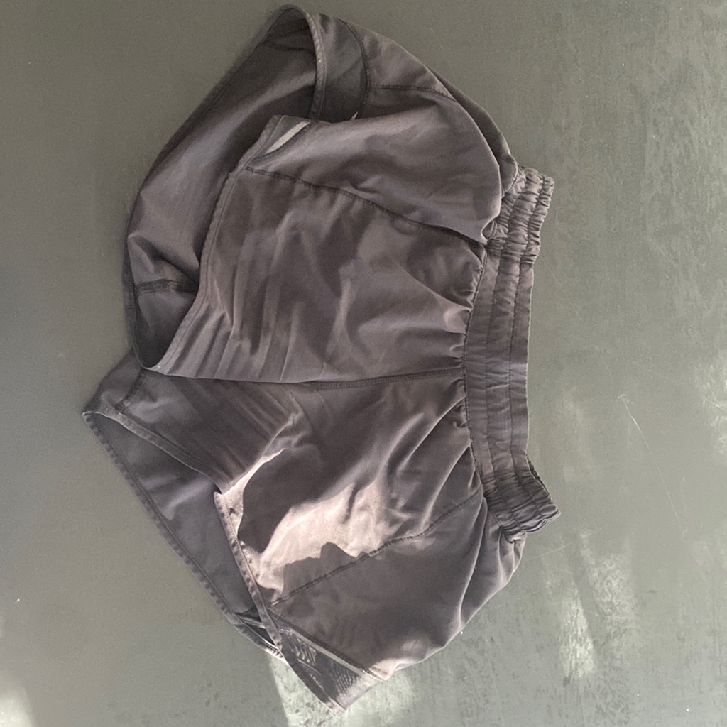 Lululemon Hotty Hot Shorts Size Six 2.5 Inch